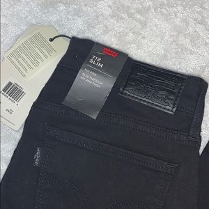 New 712 Levi slims